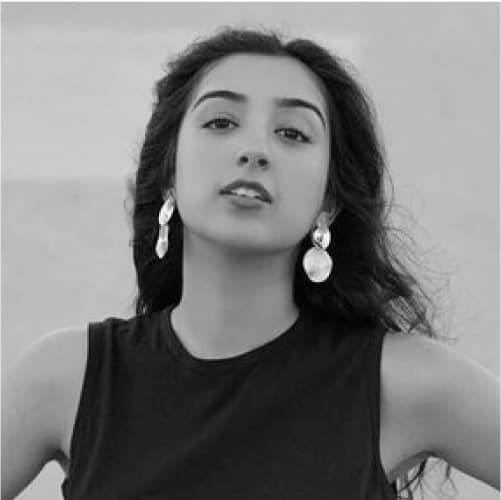 A black and white photo of a woman with earrings who is an influencer in sustainable fashion.