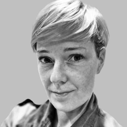 A black and white photo of a woman with short hair, an influencer in sustainable fashion.
